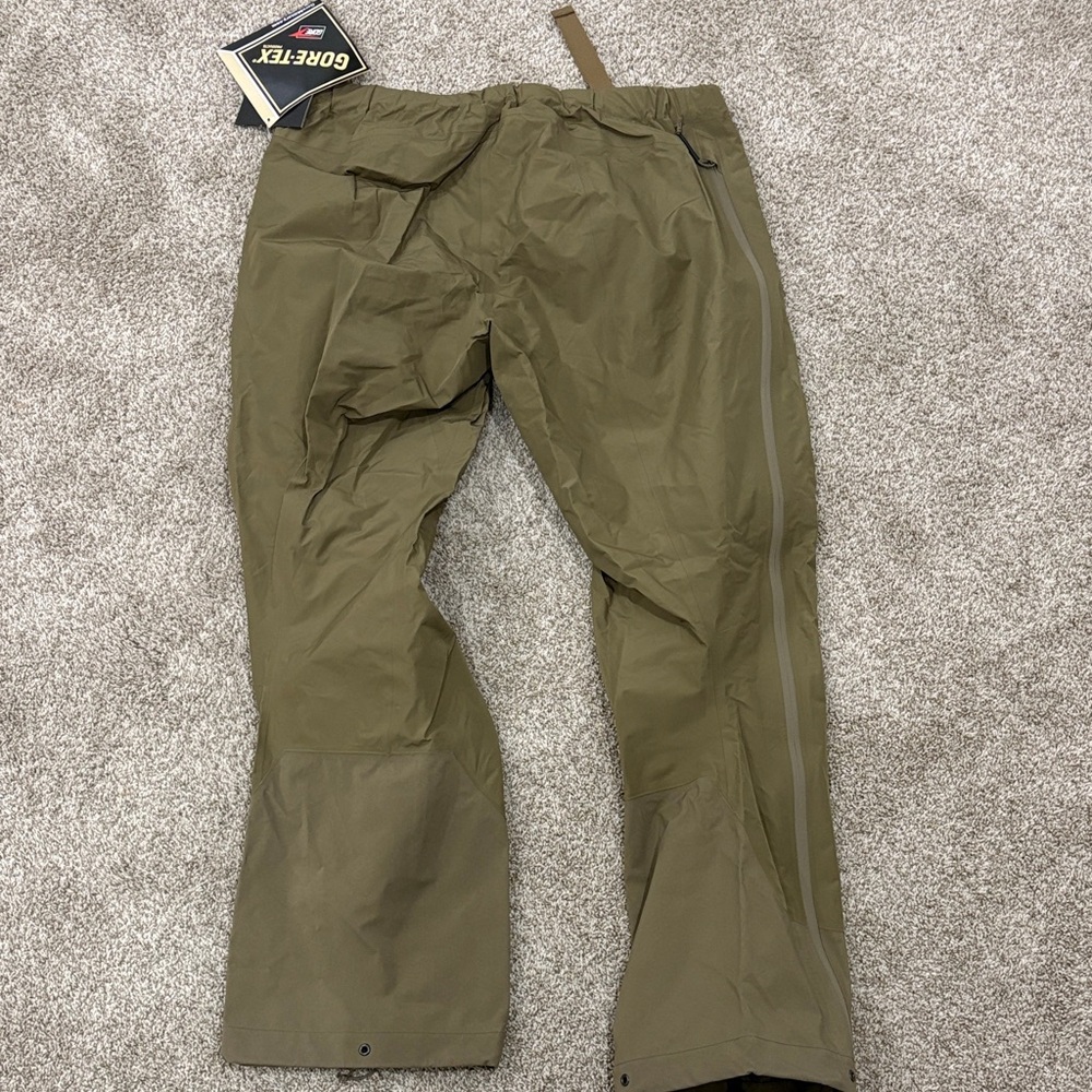 Arc'teryx Alpha LT Pant LEAF GORE-TEX Khaki Pants - Picture 10 of 11